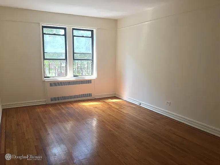 135 Hawthorne St #4D — Photo 8
