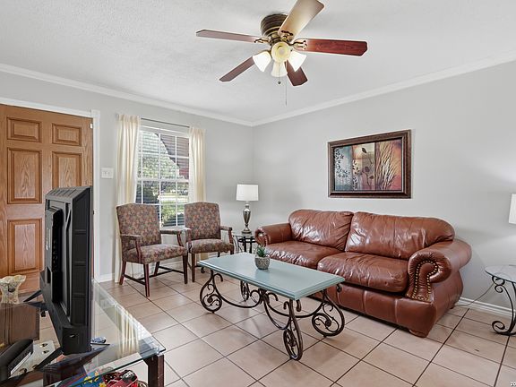 3rd image of 6962 APPLE VALLEY DR