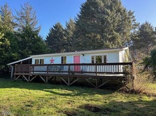 130 NE Salmon St, Yachats, OR 97498