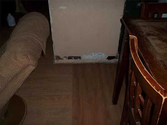 3rd image of 209 N 1st St