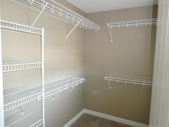 4th image of 29 Rowberry Ct