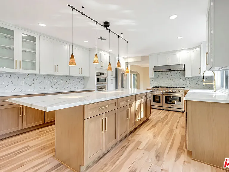 16608 Park Lane Cir — Photo 6