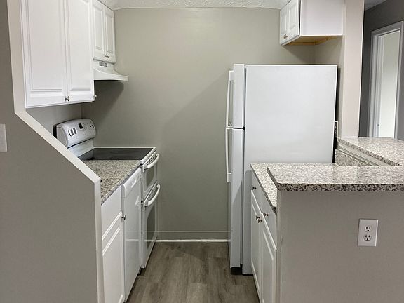 4th image of 43 Davenport Ct