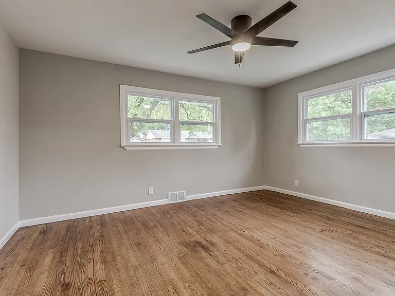 349 SE Rockwood Ave — Photo 35