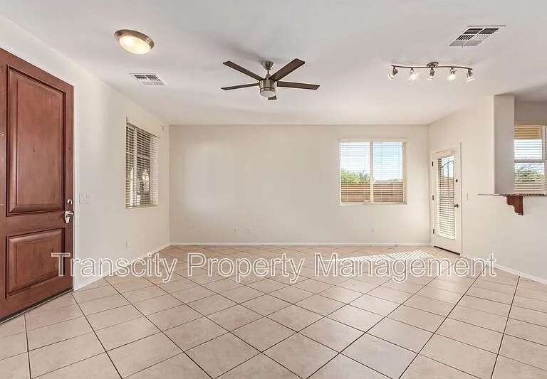 10221 E Isleta Ave — Photo 2