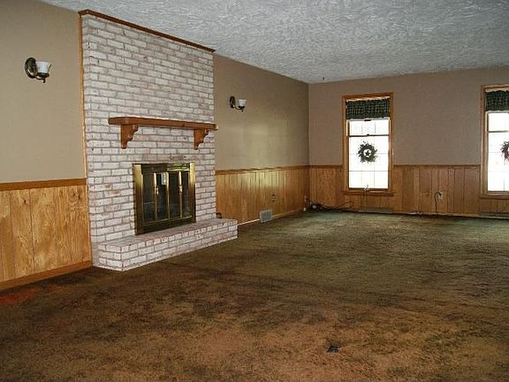 5th image of 557 Oakridge Dr