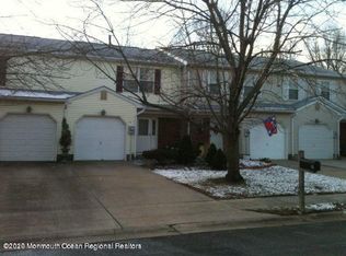 69 Oak Ln, Eatontown, NJ 07724