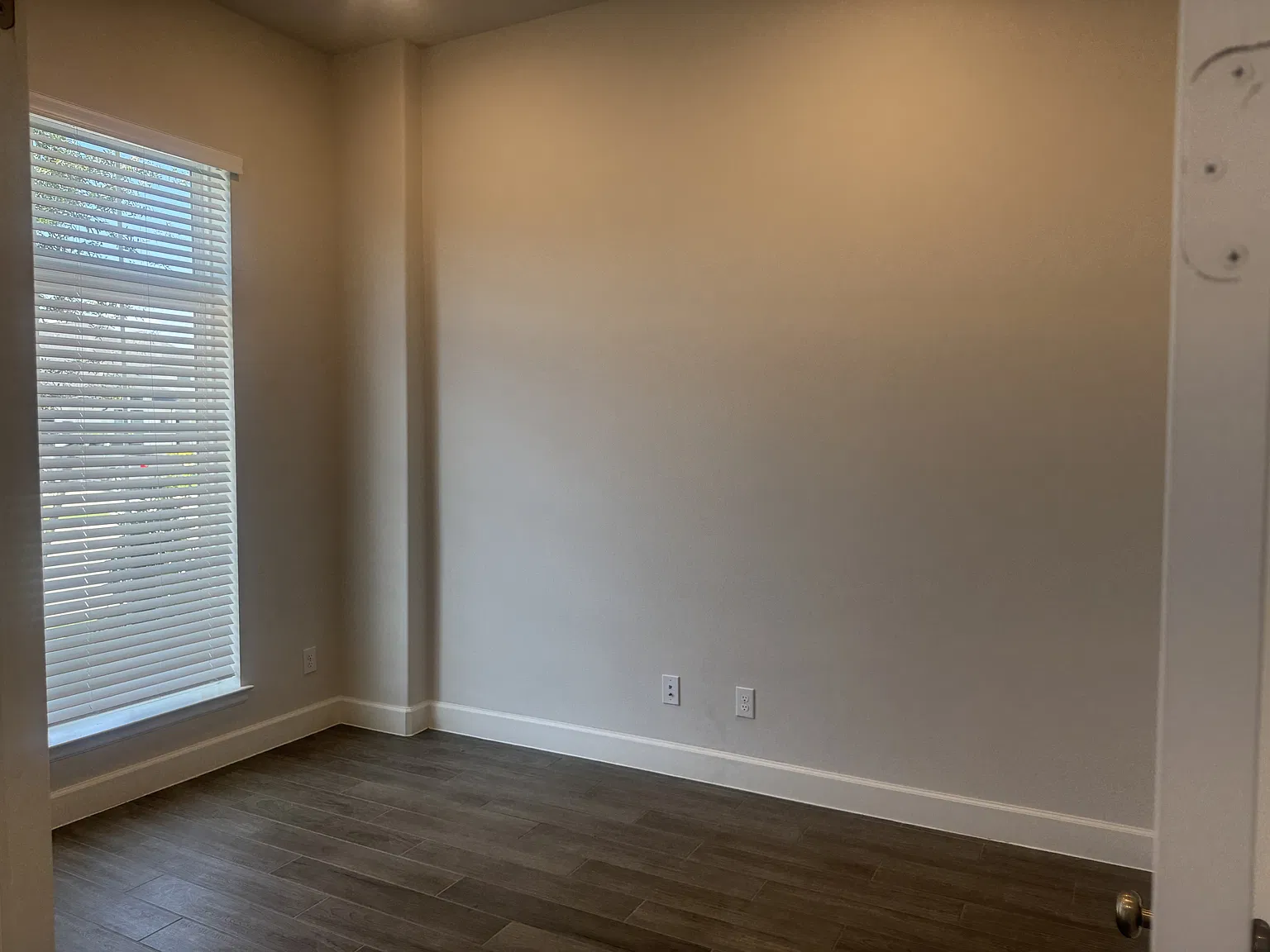 4 bed, 3.5 bath, 2740 sqft, $3,600 — Photo 3