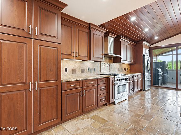 21st image of 401 Gholdston Dr