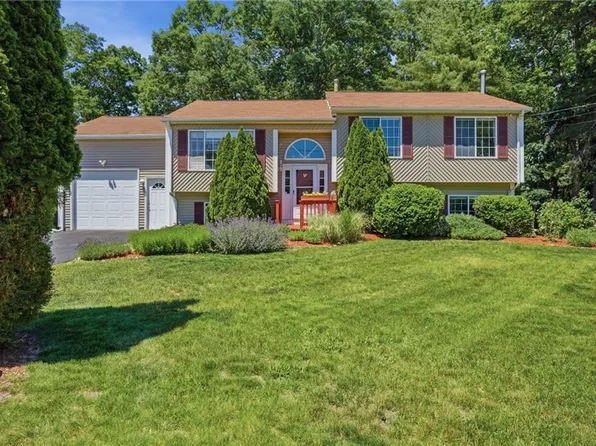26 King St, Coventry, RI 02816