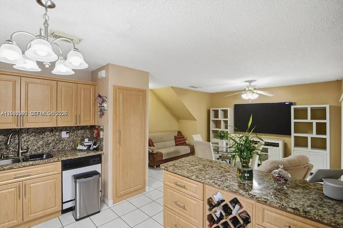 4 bed, 1731 sqft, $3,850 — Photo 4