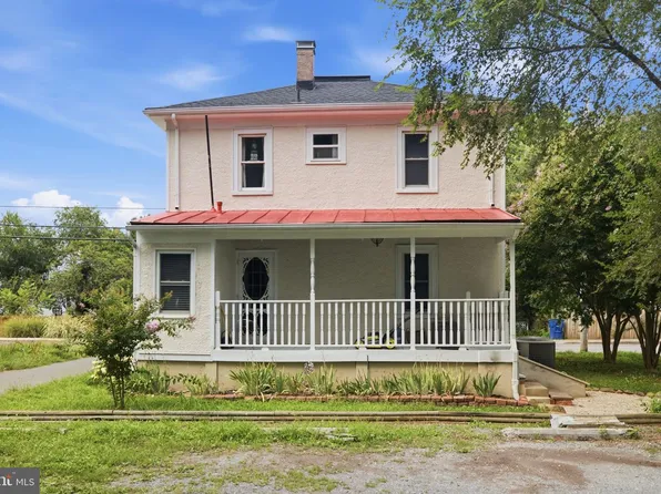 213 E Stonewall Dr, Front Royal, VA 22630