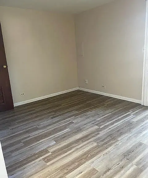 2049 Berkshire Cir #D — Photo 2