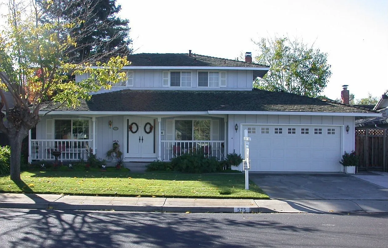 575 Brookfield Dr photo 1