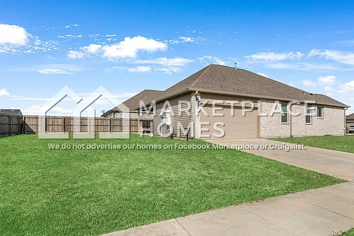 3 bed, 2.0 bath, 1570 sqft, $2,095 — Photo 2