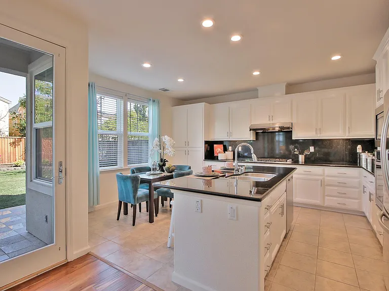 1130 E River Pkwy — Photo 9