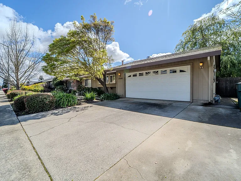 1540 Eden Way — Photo 3