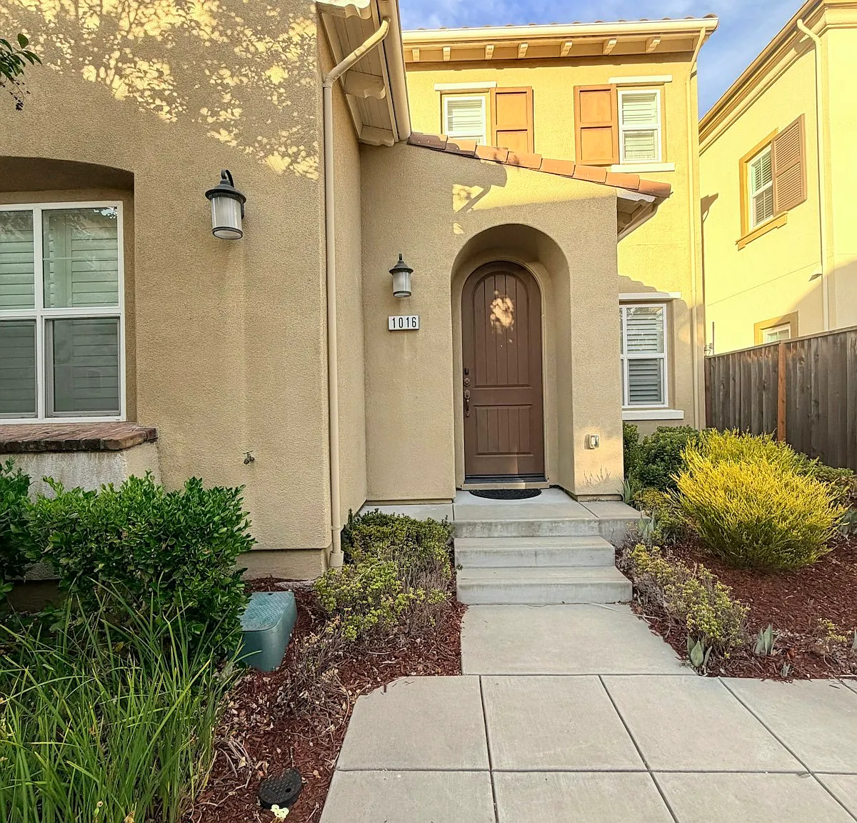 1016 Applewood Drive — Photo 2