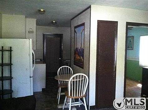 2nd image of 208 Arena Ave S