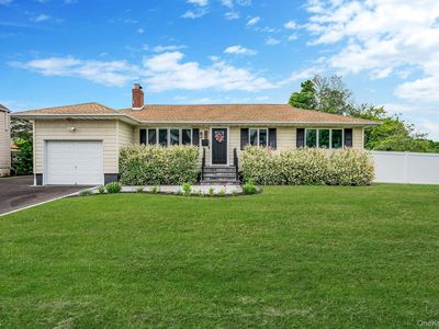 654 S 5th Street, Lindenhurst, NY, 11757