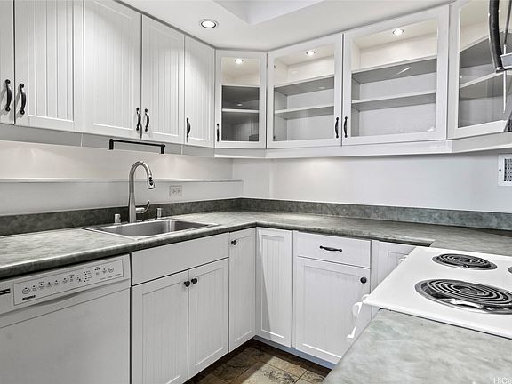 3rd image of 1676 Ala Moana Blvd APT 906