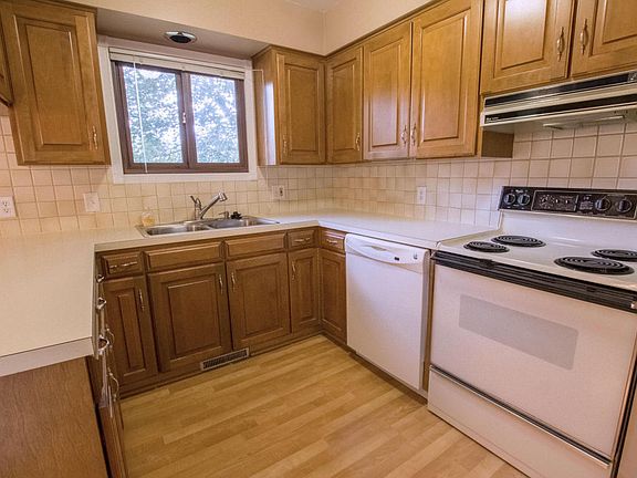 4th image of 1050 Walwood Dr NE