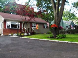 273 W Woodside Ave, Patchogue, NY 11772