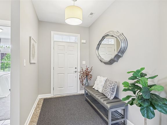 4th image of 219 Brookside Dr