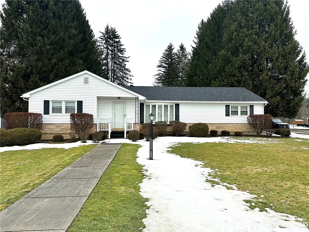 3398 Maple Ave photo 1