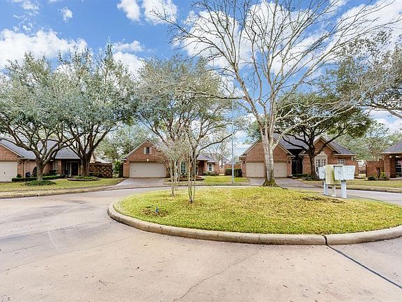 2nd image of 2807 Kittansett Cir