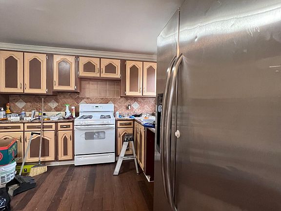 2nd image of 2750 Yates Ave #1