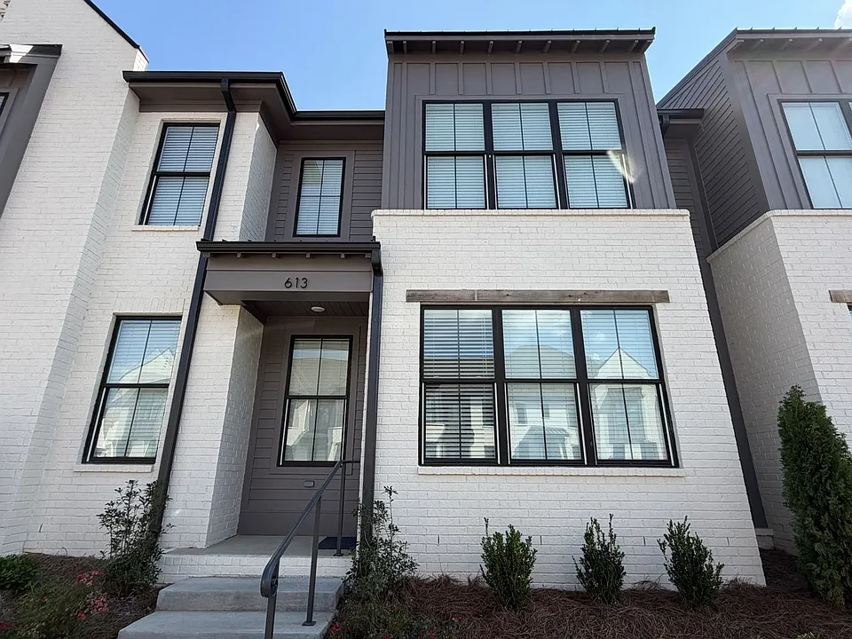 613 Miramar Ln