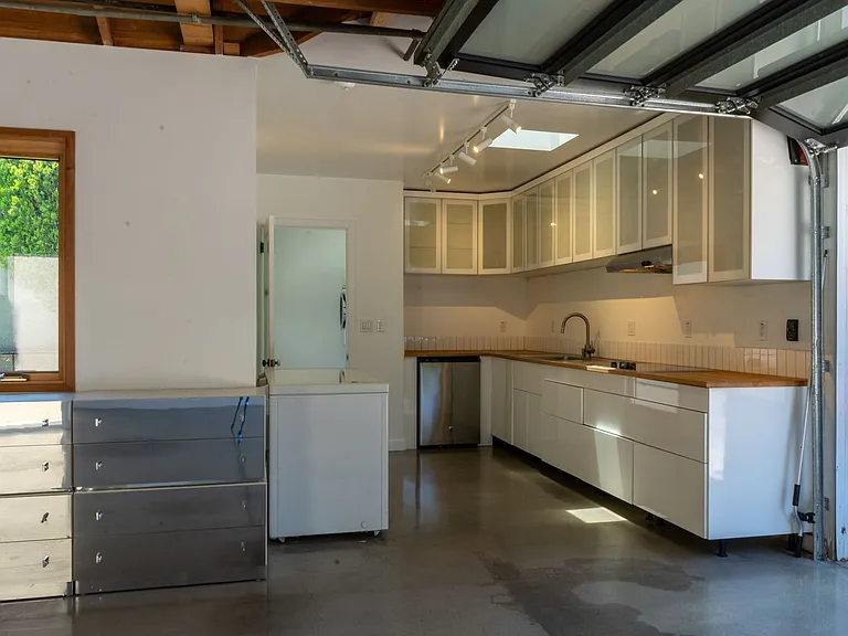 2211 Ashland Ave — Photo 32