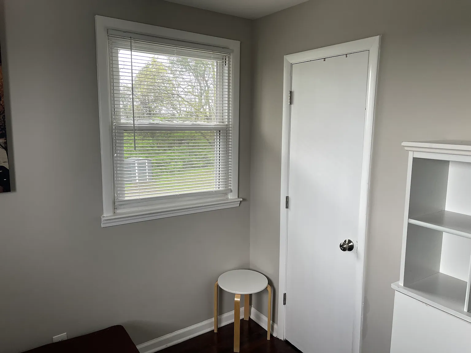 4 bed, 2050 sqft, $2,400 — Photo 2