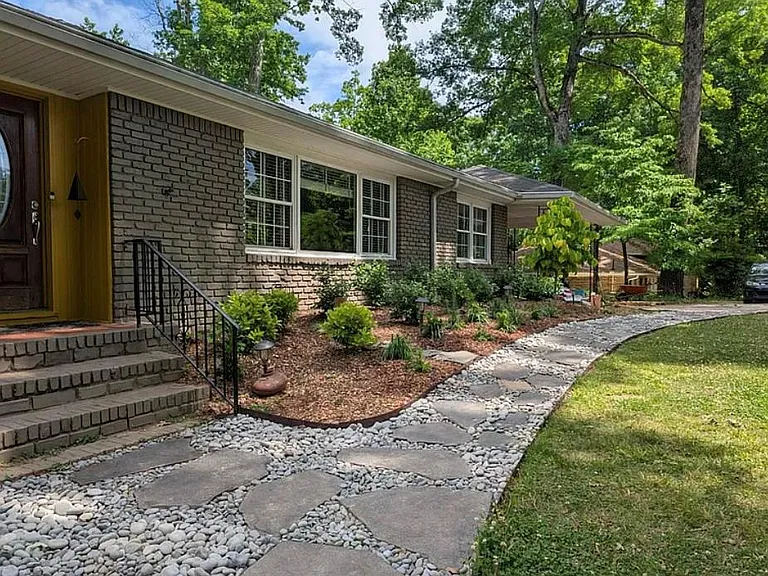 2511 Clairmont Rd NE — Photo 3