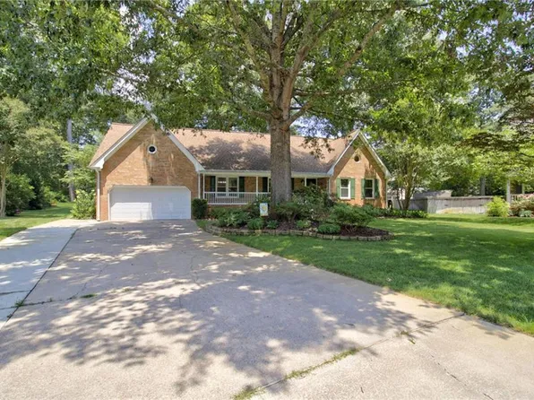 800 Birch Forest Ct, Chesapeake, VA 23322