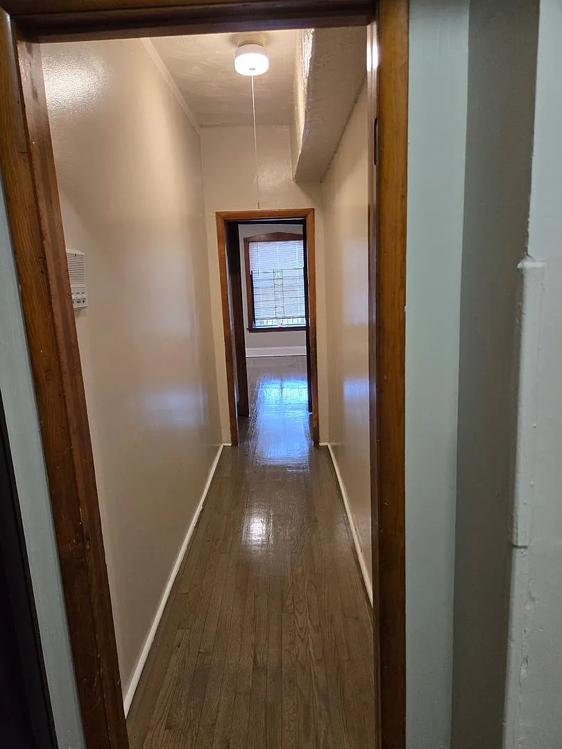 3 bed, 8220 sqft, $1,600 — Photo 4