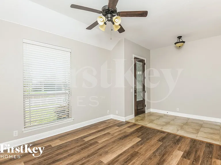 964 Tara Dr — Photo 8