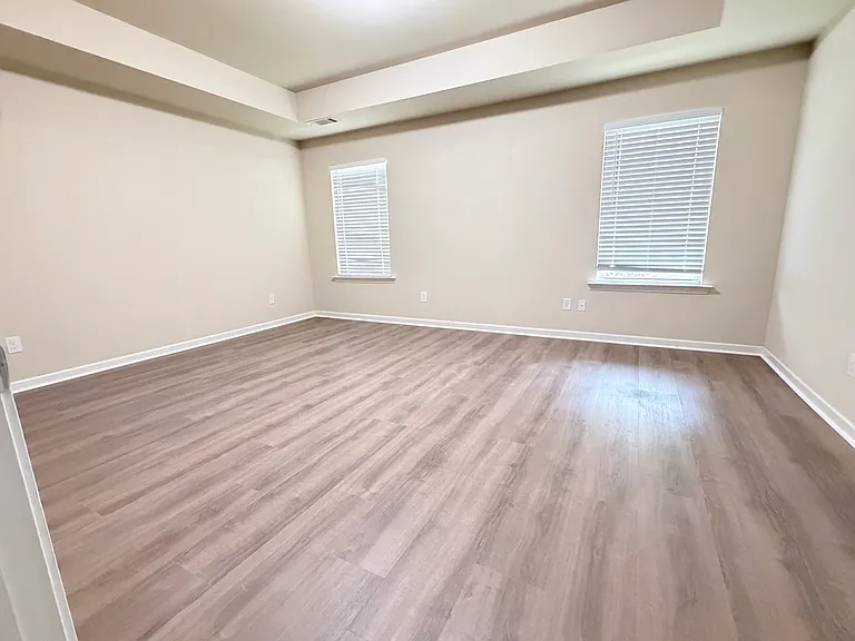 206 Highland Village Ln — Photo 8