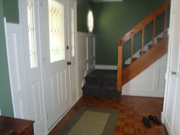Nice foyer area to greet your guests.