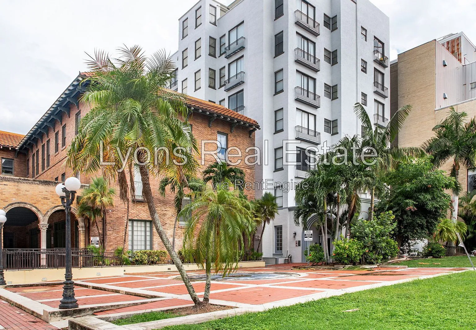 2 bed, 1.0 bath, 800 sqft, $1,350 — Photo 1