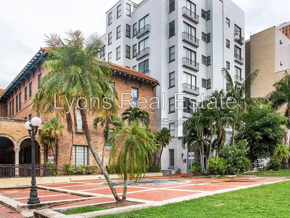 2310 1st St #203
