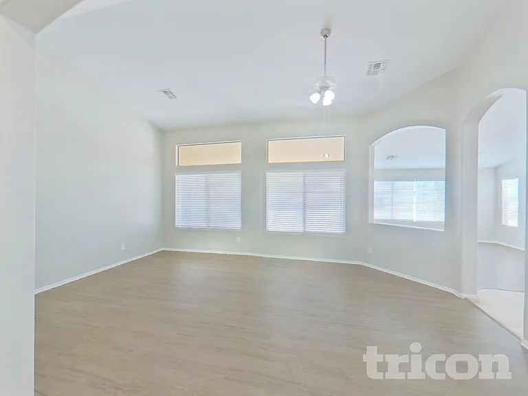 40907 W Robbins Dr — Photo 2