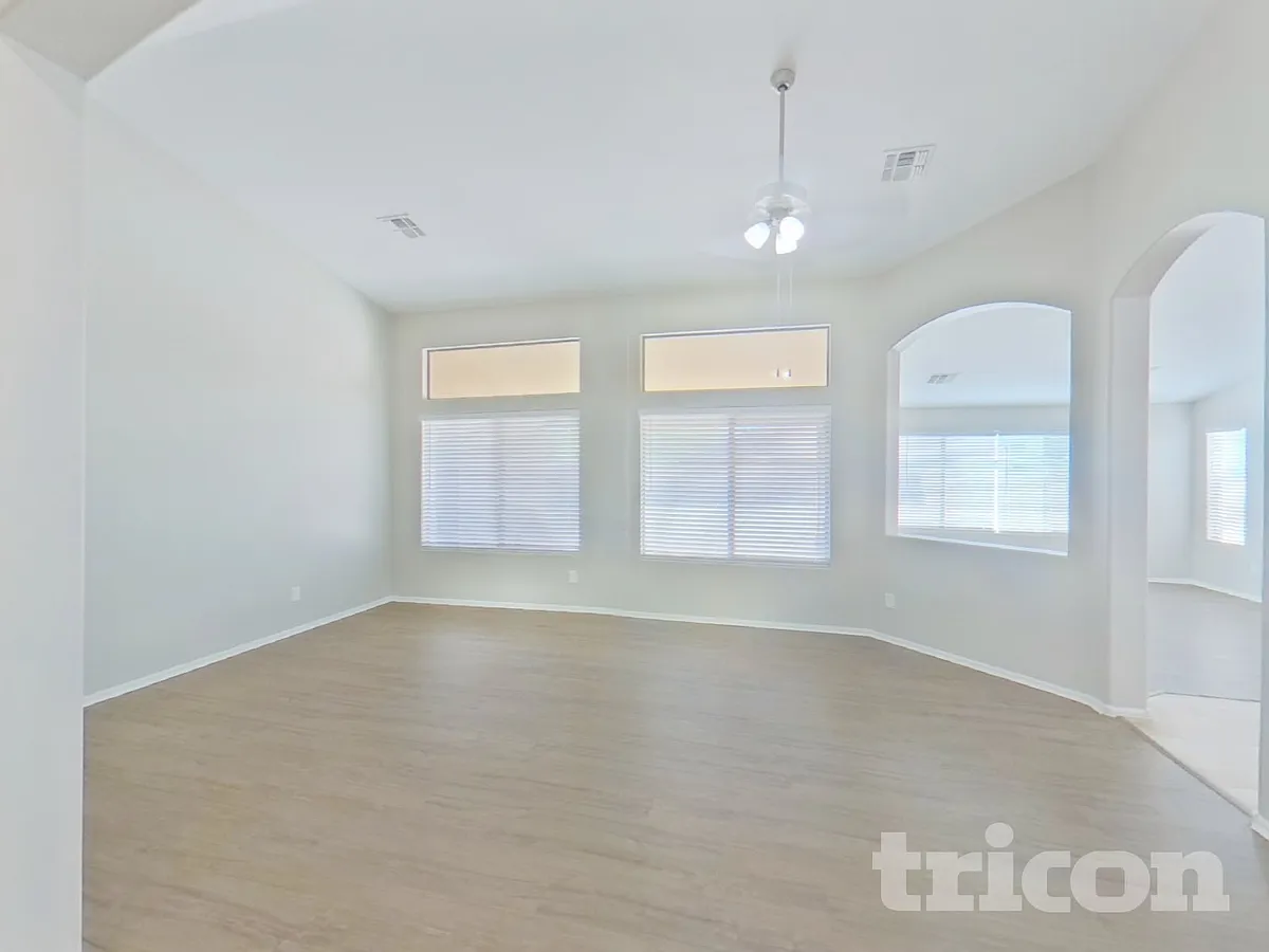 Building Photo - 40907 W Robbins Dr