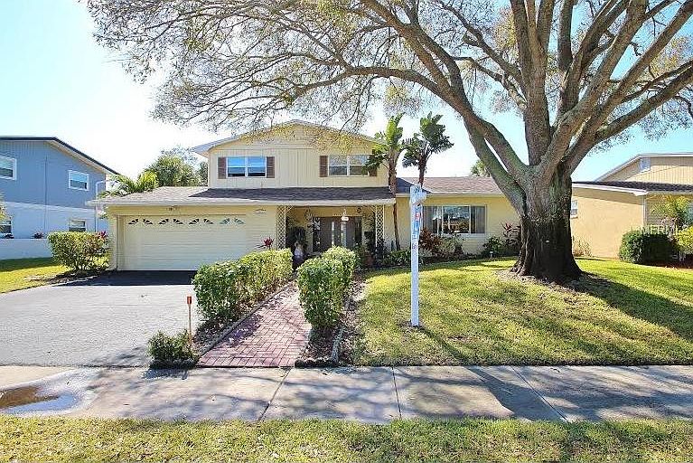 1st image of 8844 Pinehurst Dr