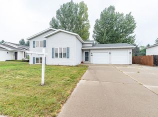 2705 Berkshire Dr, Bismarck, ND 58503