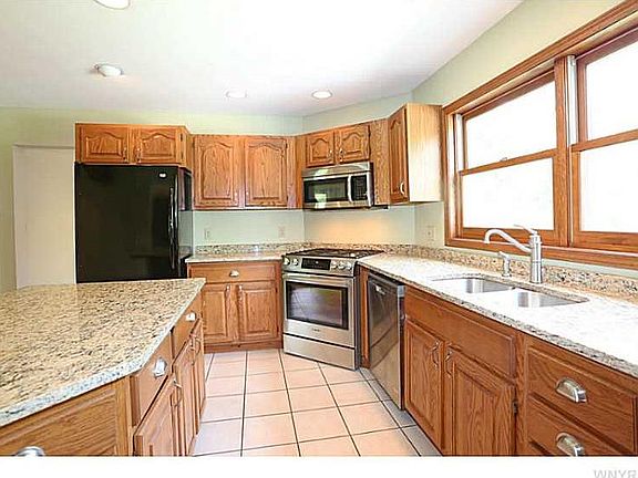 5th image of 35 Mary Janes Ln