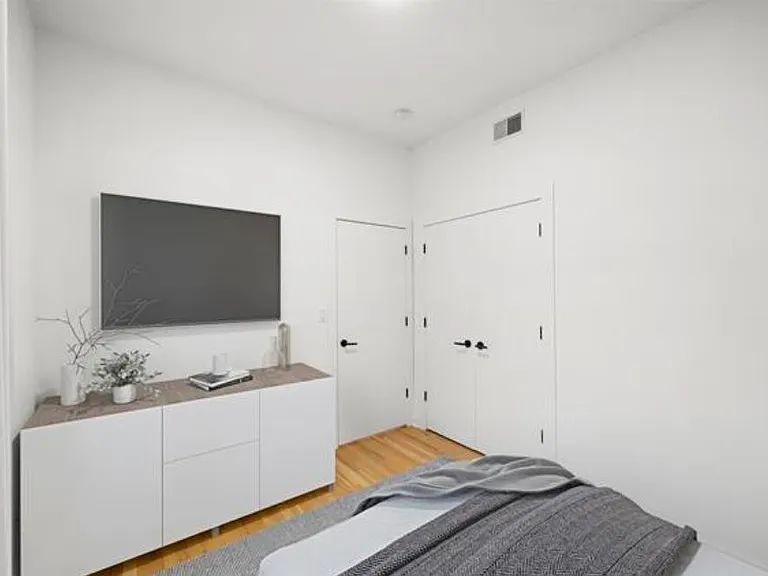 716 Madison St #106 — Photo 10