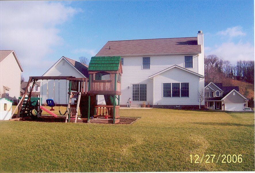 Back yard w/playset