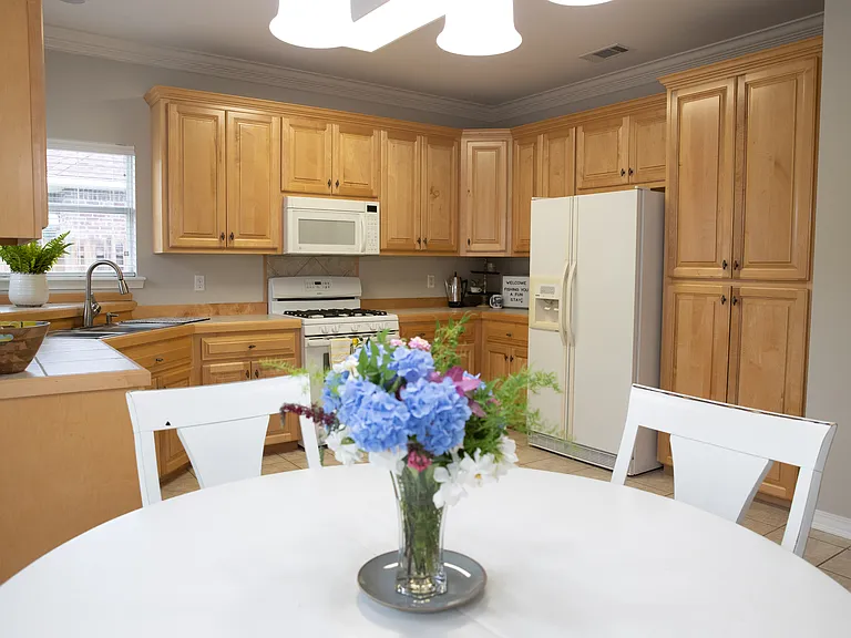 6201 Amherst Dr — Photo 4